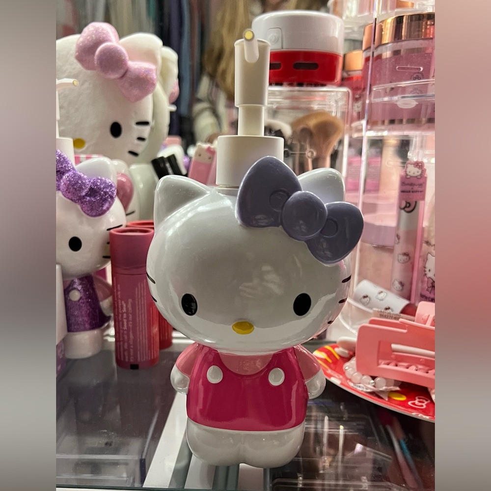 Hello kitty dispenser